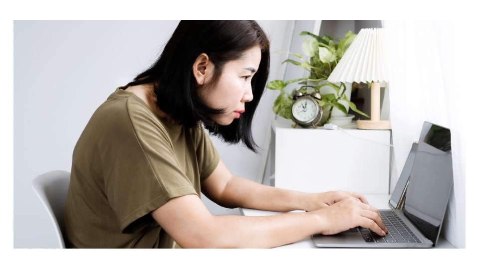 悪い姿勢のイメージ