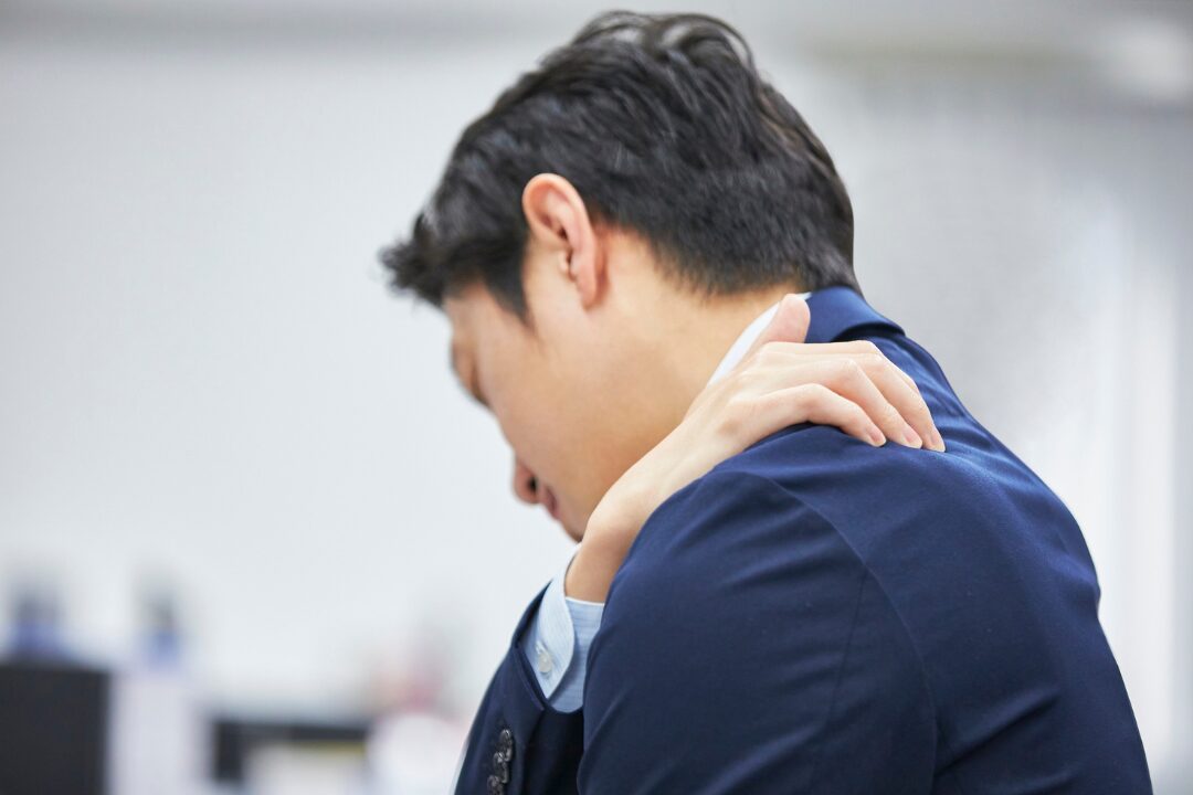 慢性的な肩の痛みイメージ
