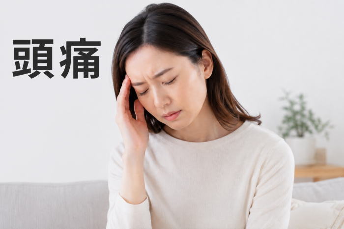 頭痛で悩む女性